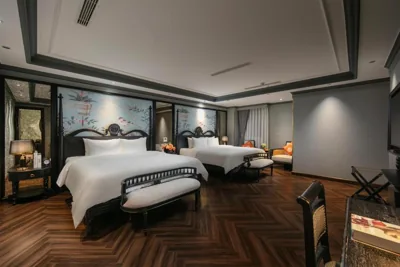 Suite Familiale – fenêtre intérieure — THE LEGEND HANOI Hotel